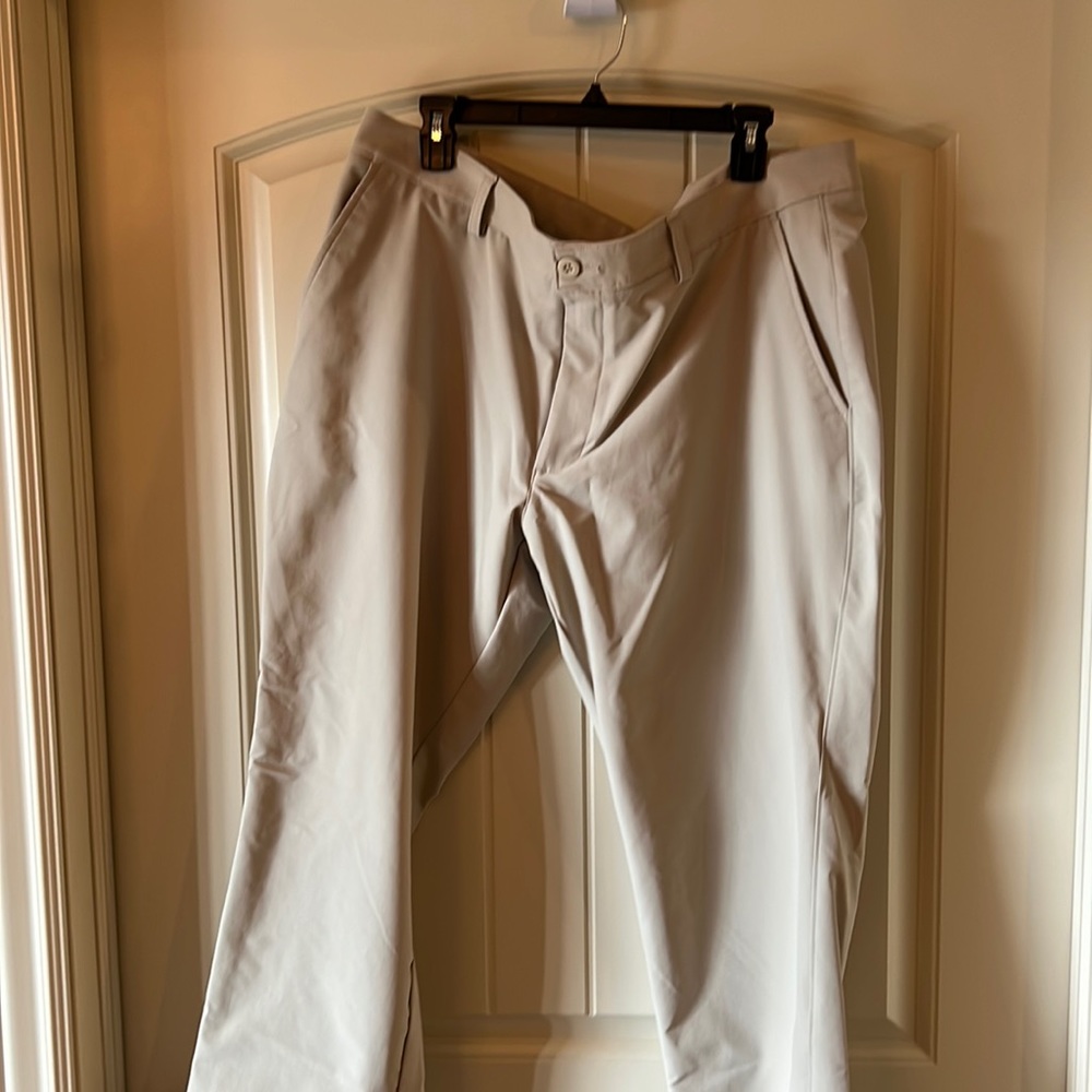 Under Armour 42x30 golf pants. Like new worn twice.
